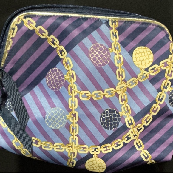 Estee’ Lauder make up bag - Picture 2 of 12